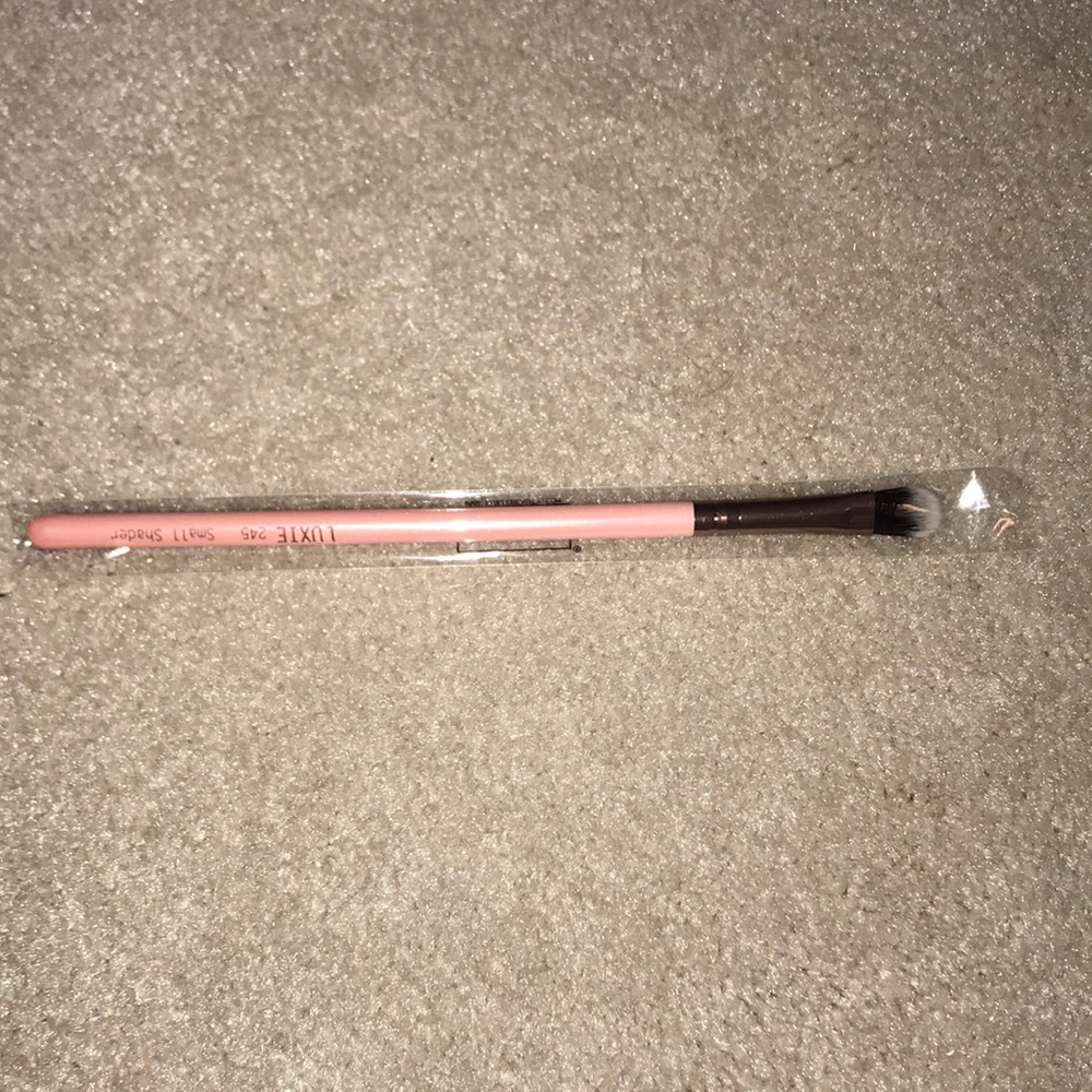 LUXIE 245 Small Shader Brush